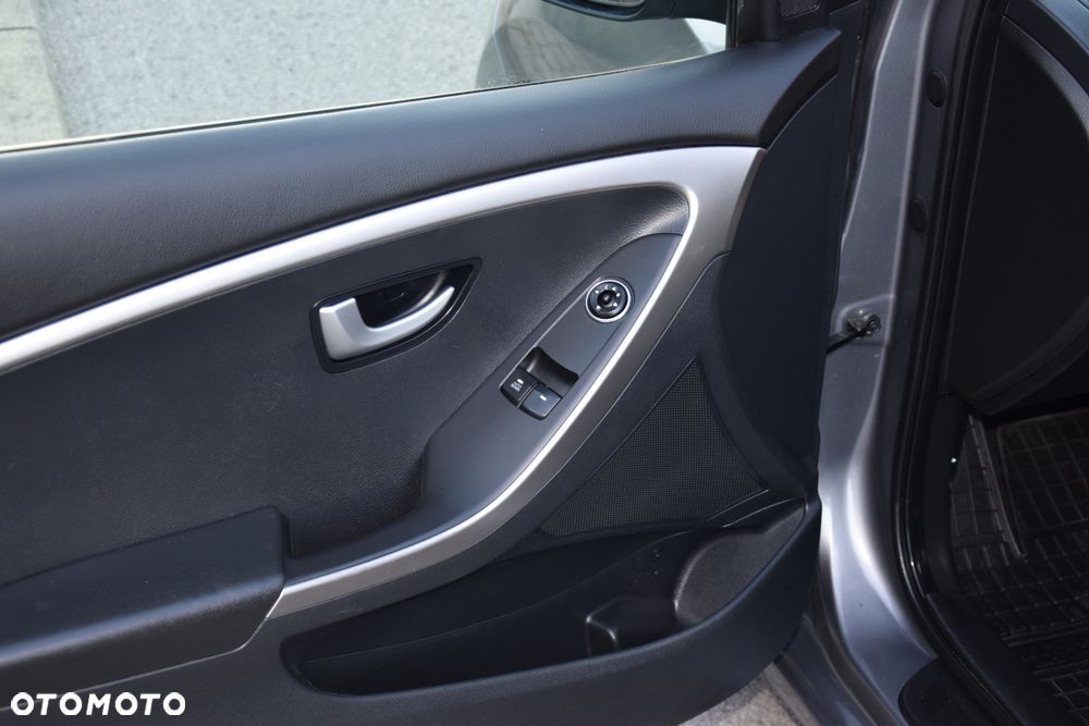 Hyundai i30 i30cw 1.4 Trend - 13