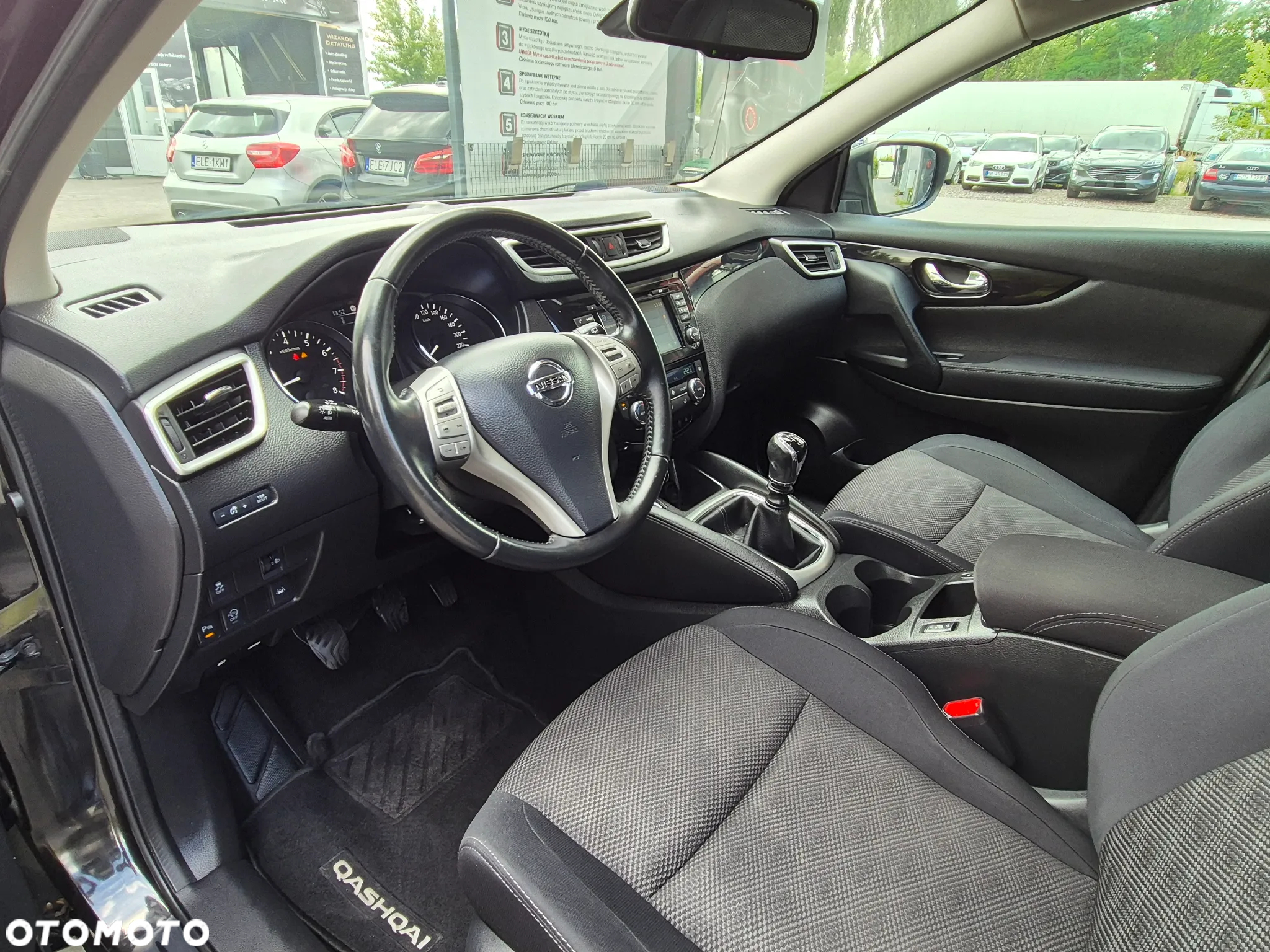 Nissan Qashqai 1.2 DIG-T N-Vision - 25