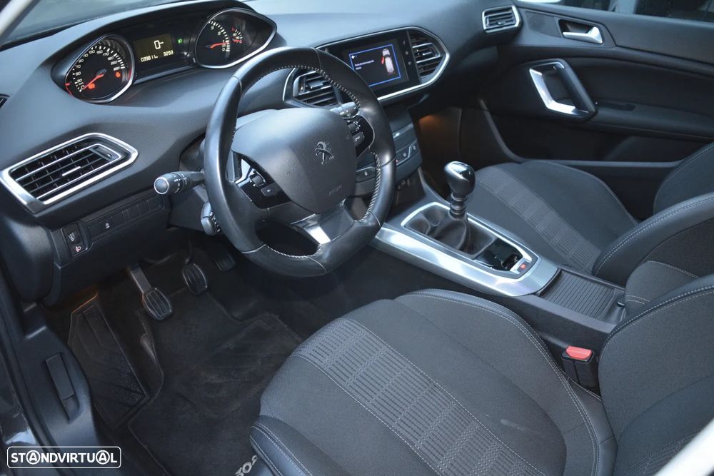 Peugeot 308 SW 1.2 PureTech Allure Full LED - 18