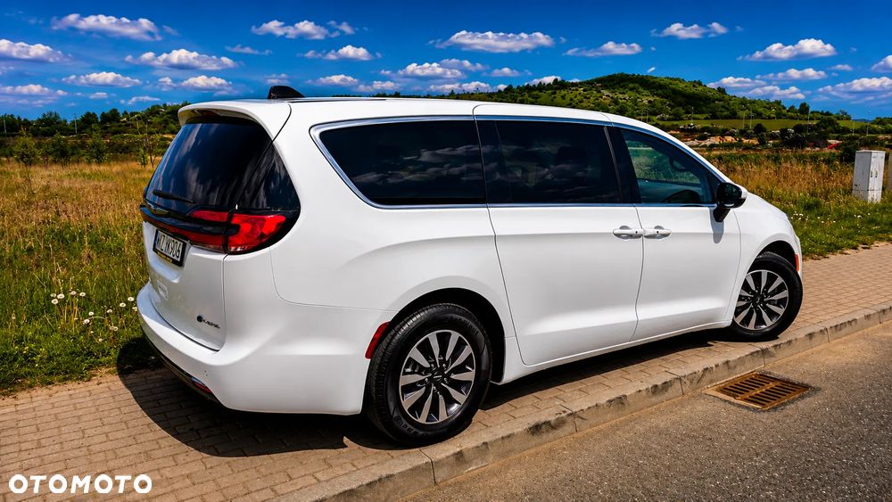Chrysler Pacifica - 4