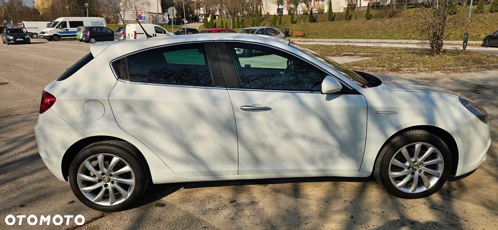 Alfa Romeo Giulietta 2.0 JTDM Distinctive - 6