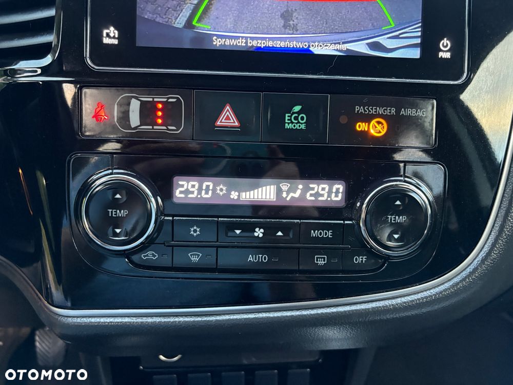 Mitsubishi Outlander 2.0 Invite + 2WD - 23