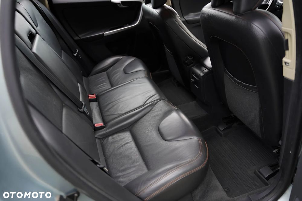 Volvo XC 60 D5 AWD - 32