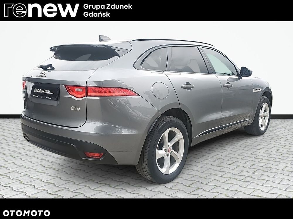 Jaguar F-Pace - 8