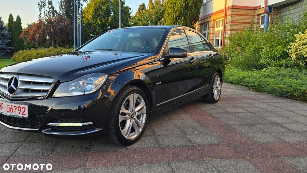 Mercedes-Benz Klasa C 180 BlueEFFICIENCY Avantgarde - 32