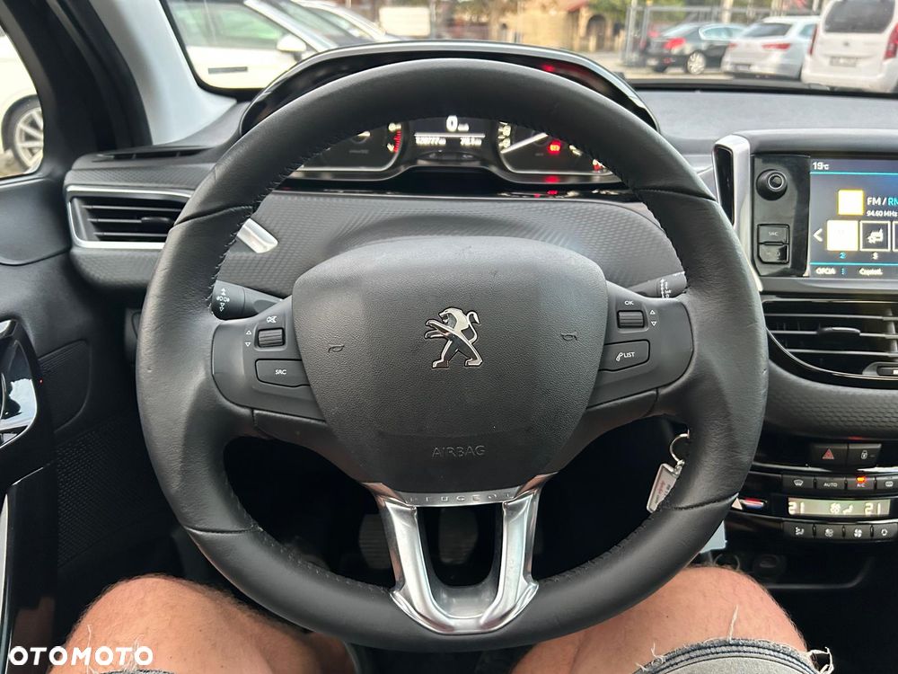 Peugeot 208 1.2 VTi Allure - 30