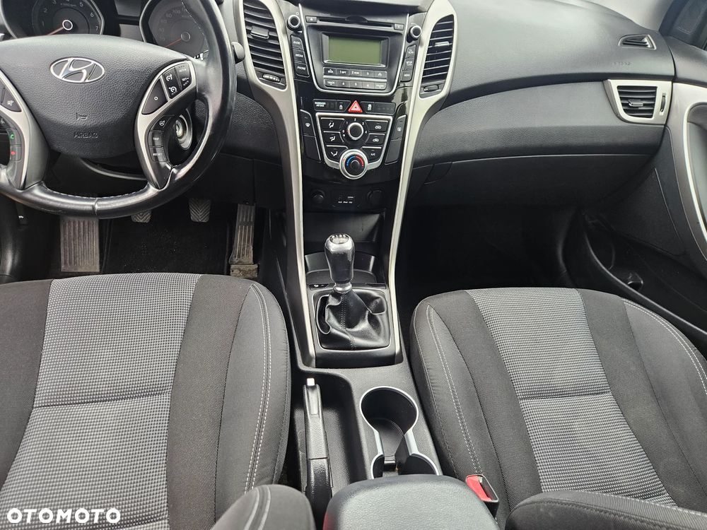 Hyundai i30 1.6 Comfort - 13