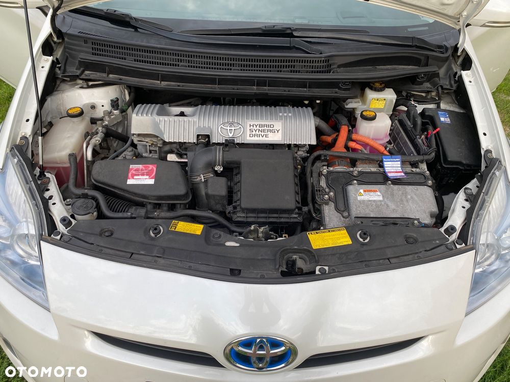 Toyota Prius (Hybrid) Executive - 33