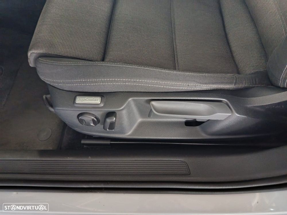 VW Passat Variant 1.6 TDI Confortline - 17
