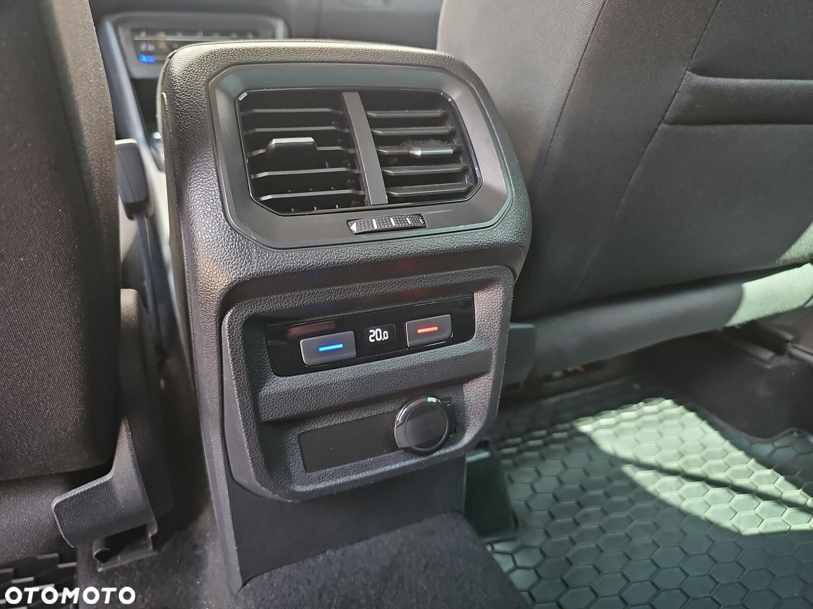 Volkswagen Tiguan - 23