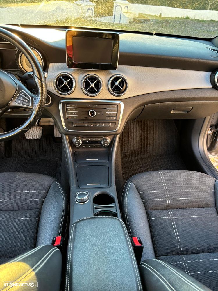 Mercedes-Benz CLA 220 d Shooting Brake Aut. - 2