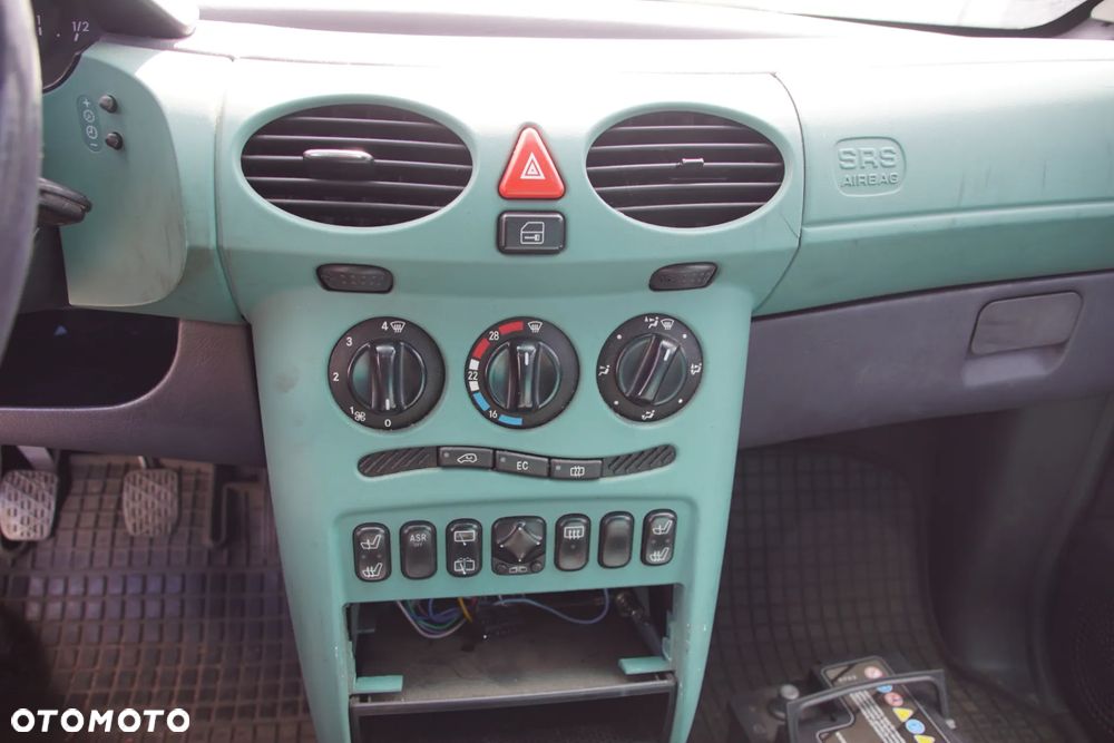 Auto na części - Mercedes A-Klasa W168 1.4 82 KM 166940 716501 282 1998R Silnik Skrzynia Drzwi Maska Błotnik Klapa Zderzak Lusterko Lampa Klamka Szyba Deska Kokpit Sterownik Moduł Czujnik Licznik Panel Kierownica - 13