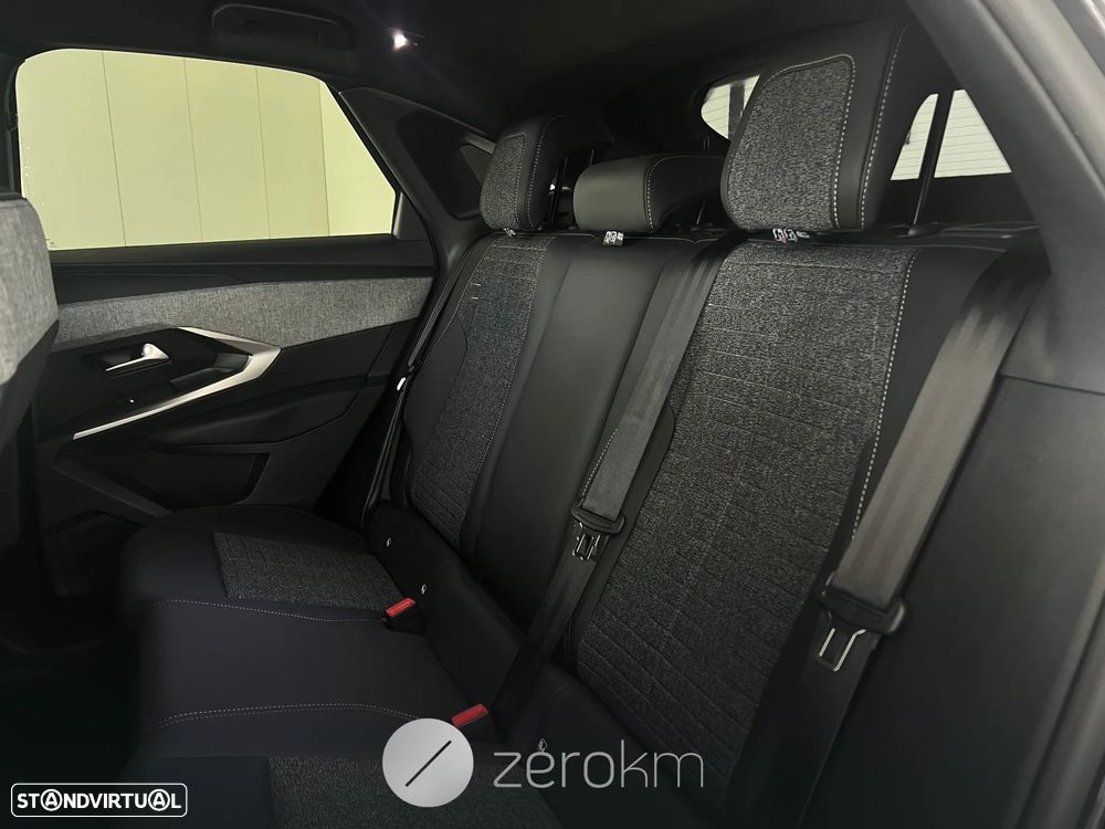 Peugeot E-3008 - 11