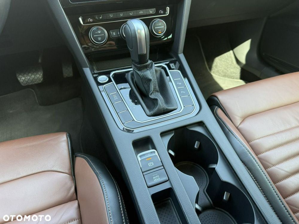 Volkswagen Passat Variant 2.0 TDI SCR DSG Elegance - 15