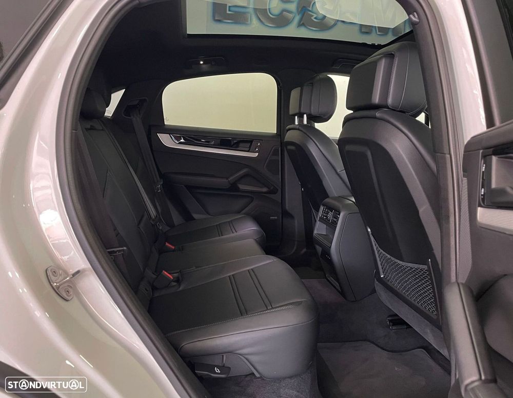 Porsche Cayenne Coupé E-Hybrid - 22