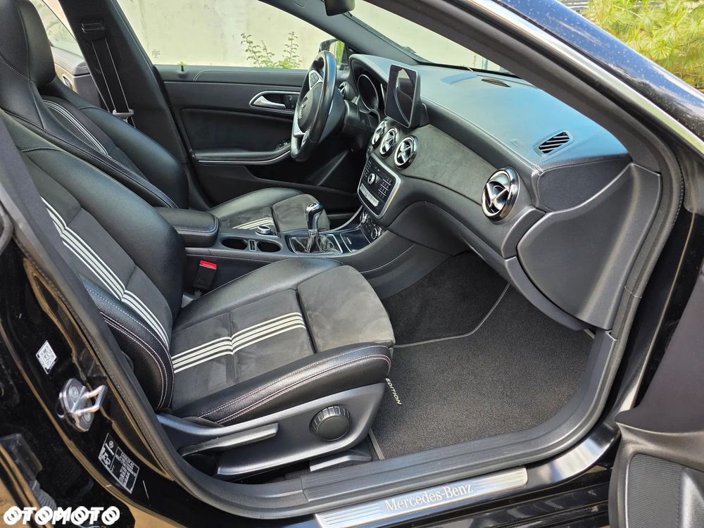 Mercedes-Benz CLA 180 AMG Line - 4