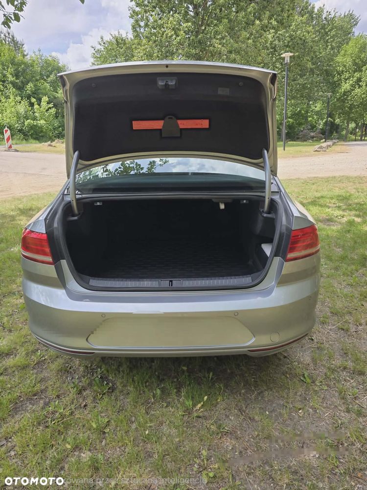Volkswagen Passat 2.0 TDI SCR Comfortline - 22