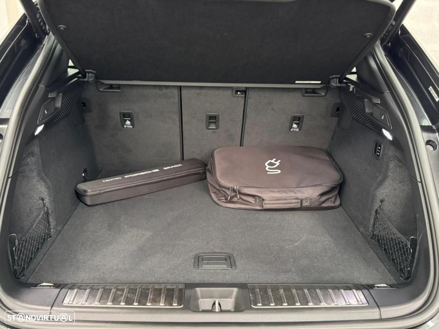 Porsche Macan Electric 4 - 56