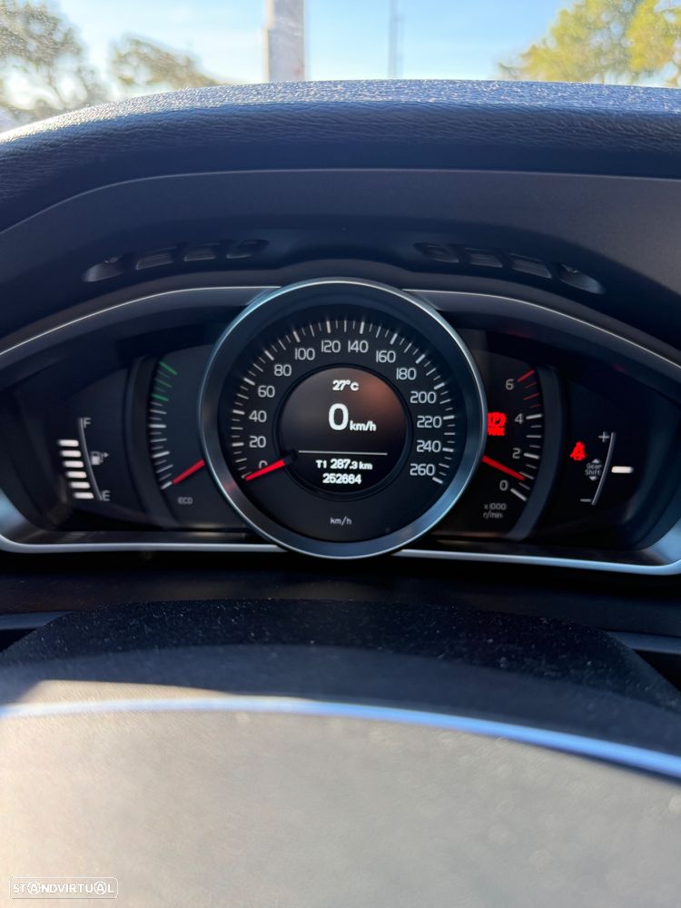 Volvo V40 D2 Momentum - 12