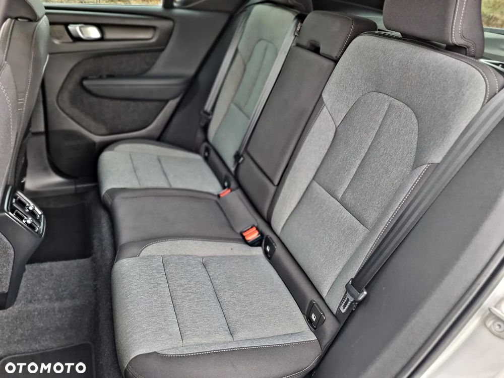 Volvo XC 40 B3 B DKG Essential - 25