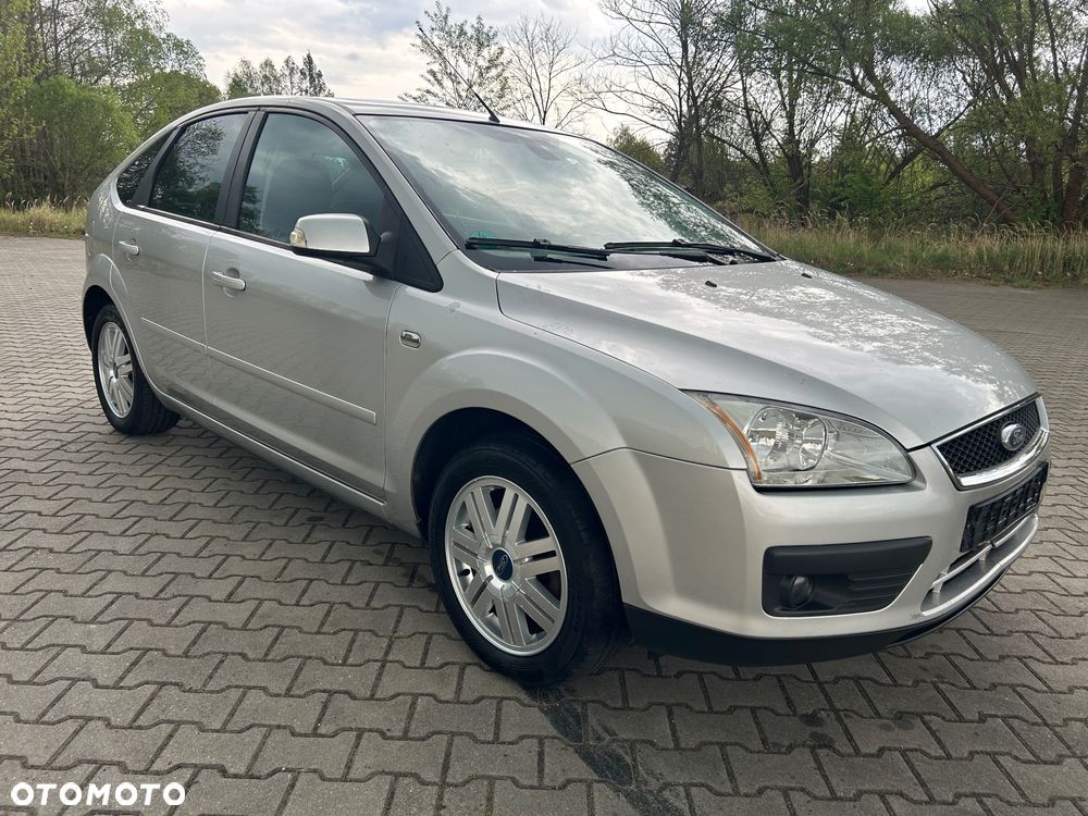 Ford Focus Ghia - 3
