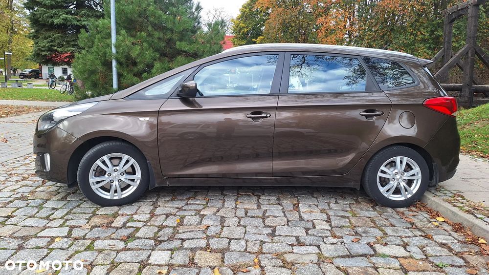 Kia Carens - 4