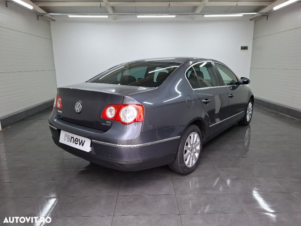 Volkswagen Passat 1.6 TDI DPF BlueMotion Technology Comfortline - 2
