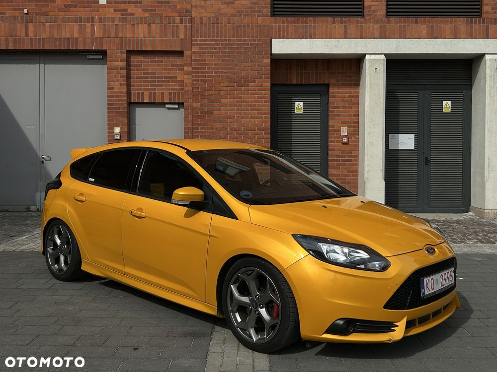 Ford Focus 2.0 EcoBoost ST mit Leder-Sport-Paket - 8