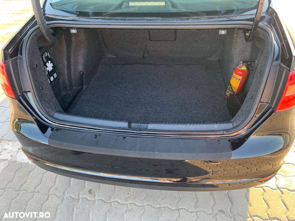 Volkswagen Jetta 1.6 TDI Highline - 6