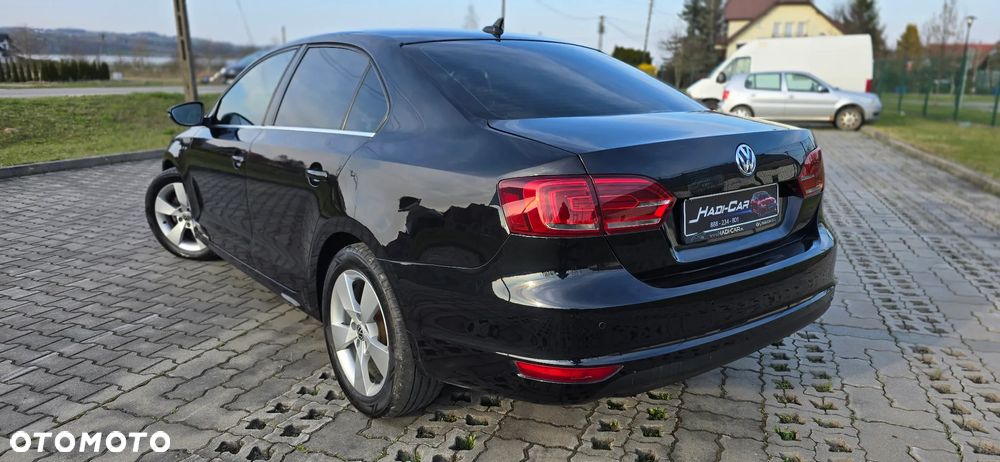 Volkswagen Jetta - 3