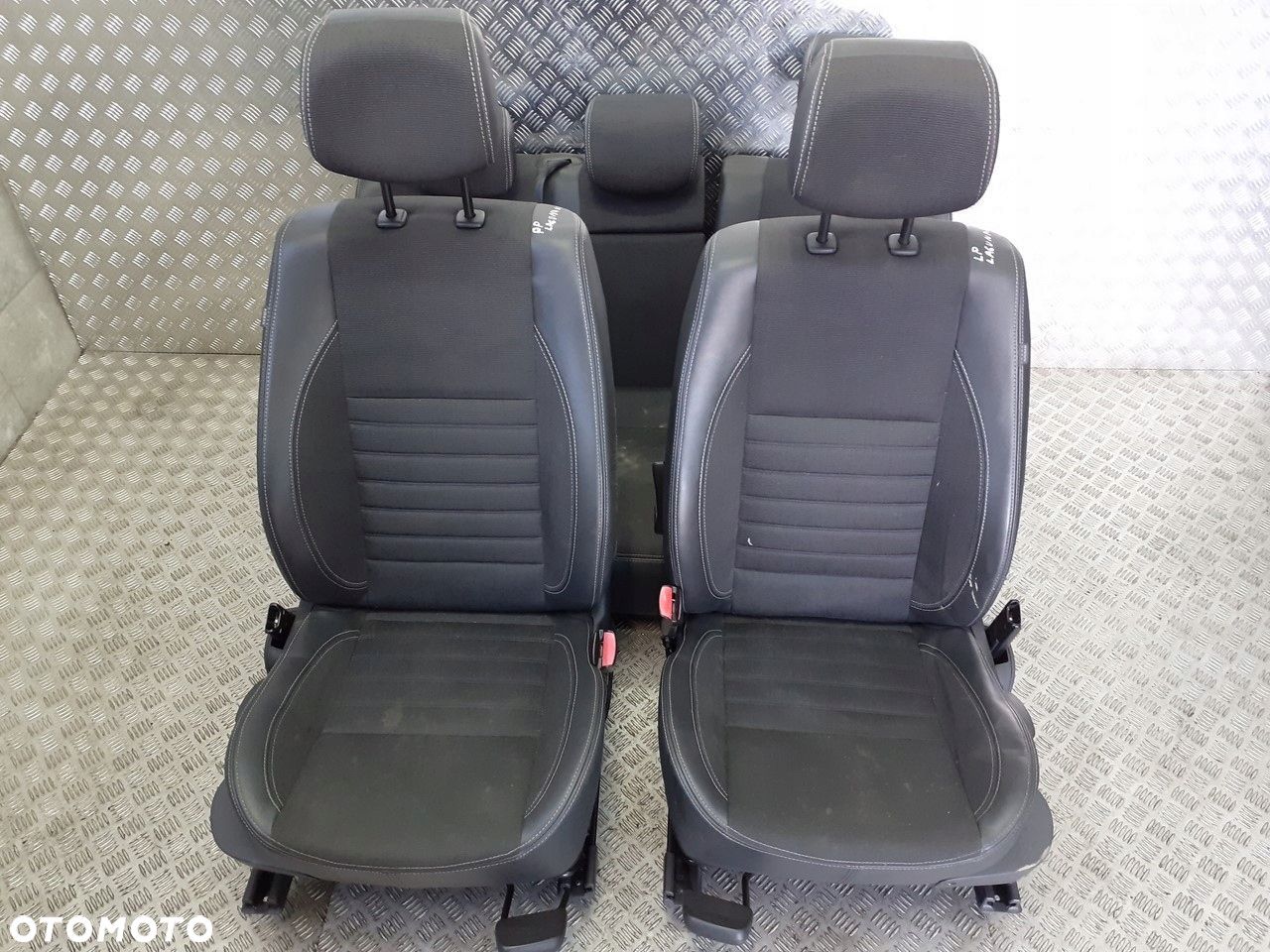 FOTELE KOMPLET+ BOCZKI RENAULT LAGUNA III HB 2.0 DCI - 1