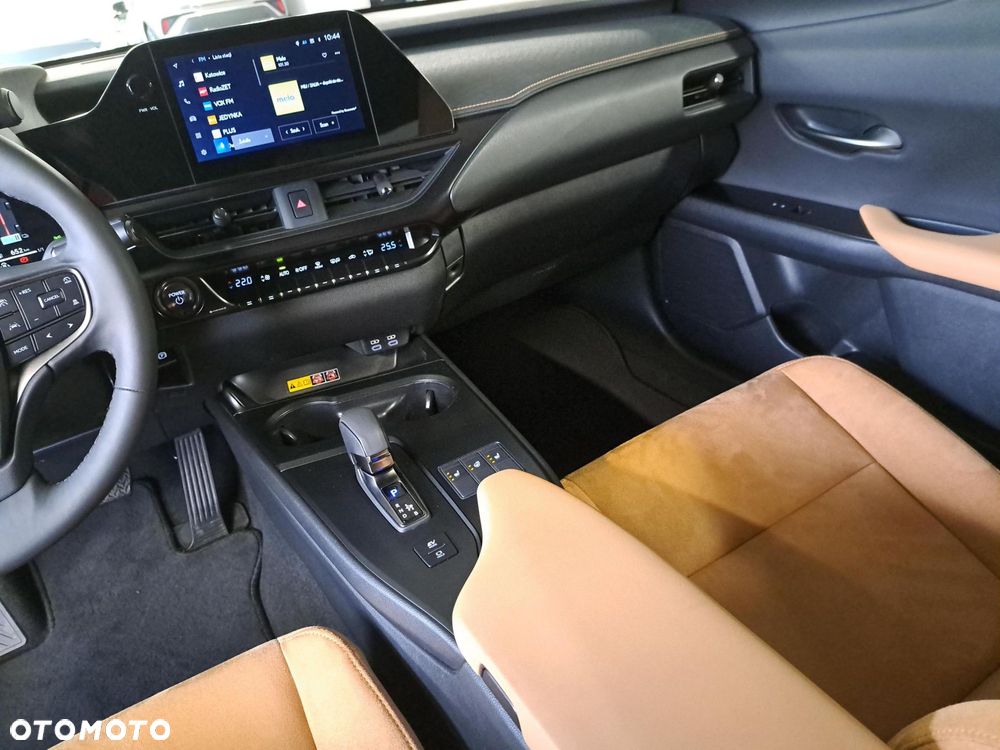 Lexus UX 300h Business - 23