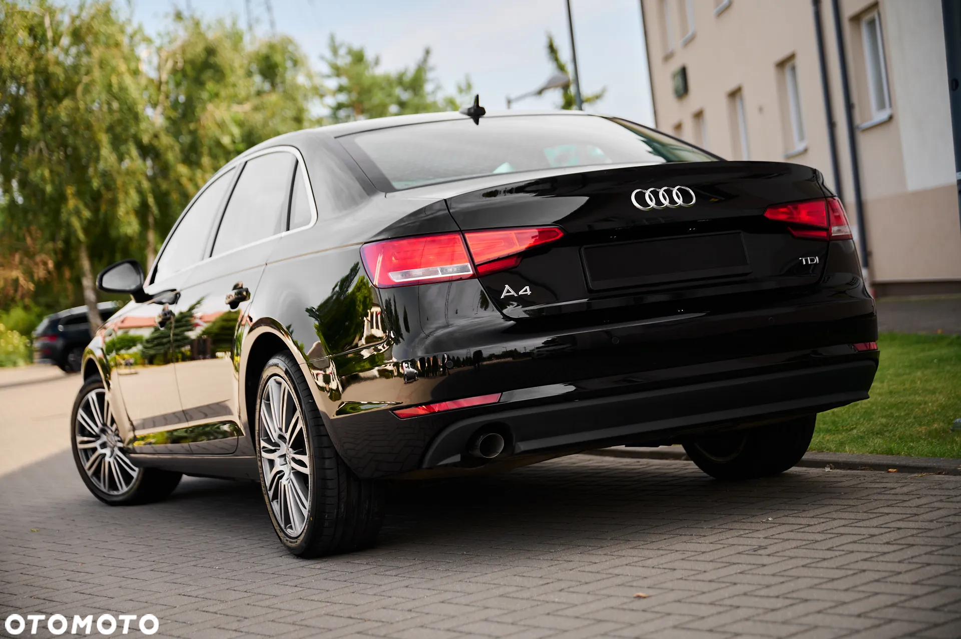 Audi A4 2.0 TDI ultra S tronic design - 2