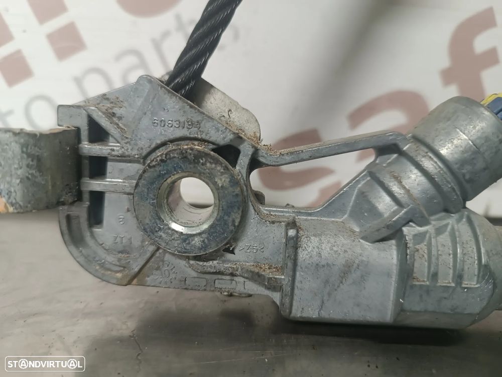 ENGATE DO CINTO / PRÉ-TENSOR RENAULT KANGOO II 2009-2021 - FRENTE ESQUERDO / DIREITO - 2