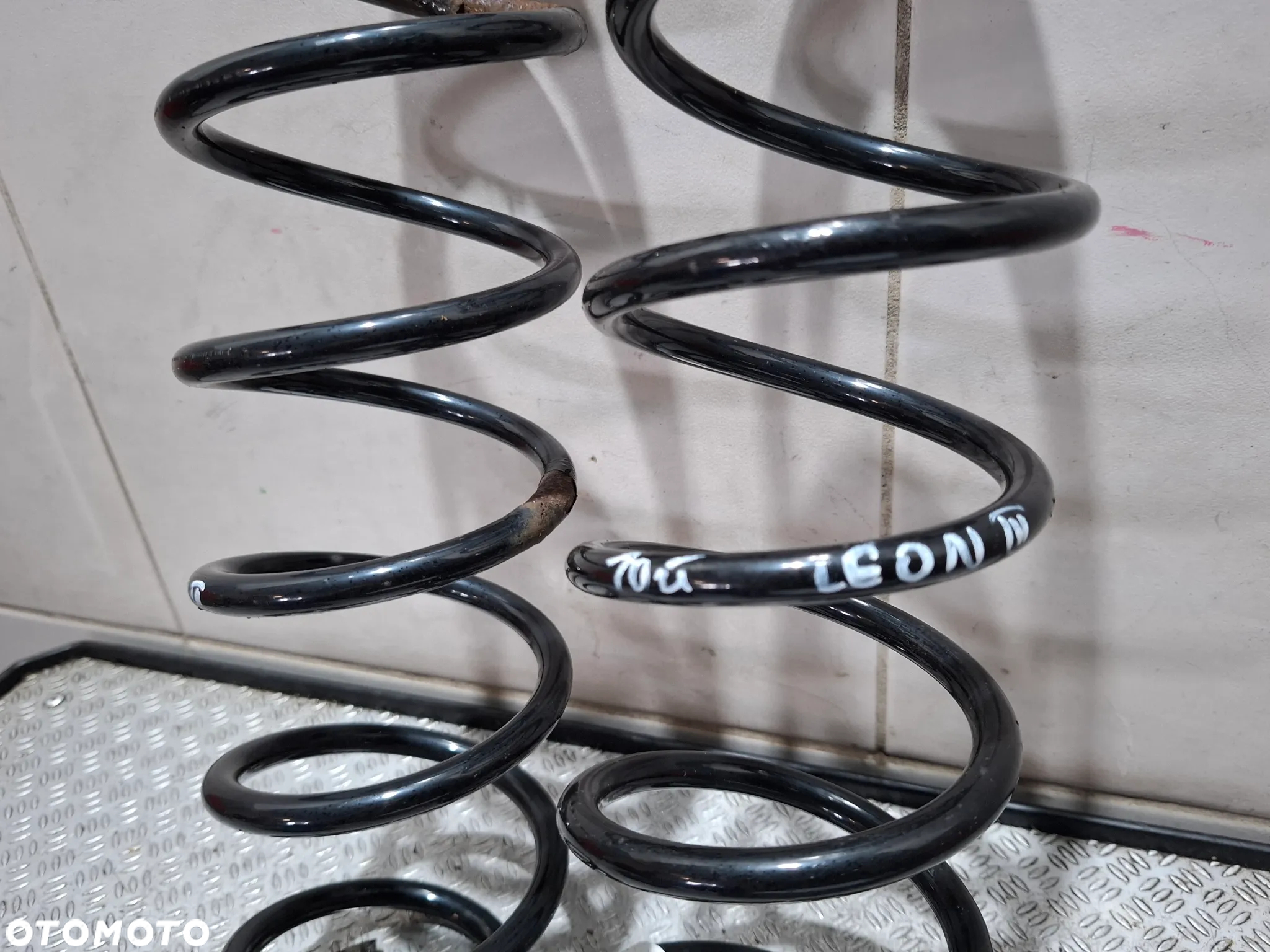 Sprężyny tylne komplet Seat Leon III Nr 5F0511121 - 2