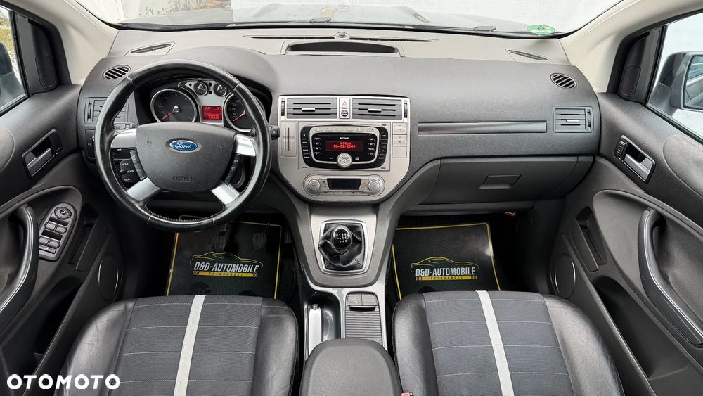 Ford Kuga 2.0 TDCi 2x4 Titanium - 32