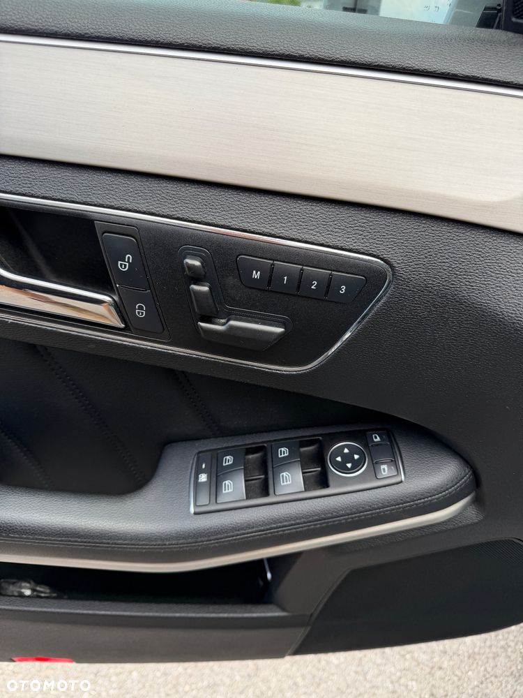 Mercedes-Benz Klasa E 350 CDI DPF 4Matic BlueEFFICIENCY 7G-TRONIC Elegance - 31