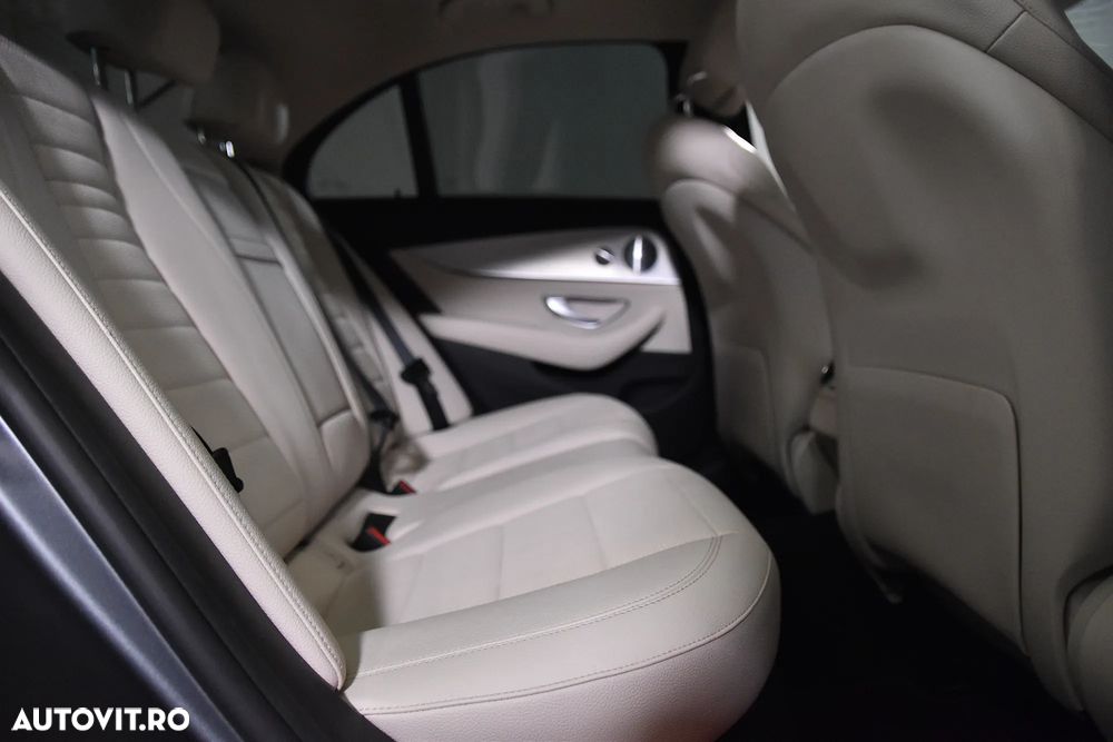 Mercedes-Benz E 200 Aut. - 12