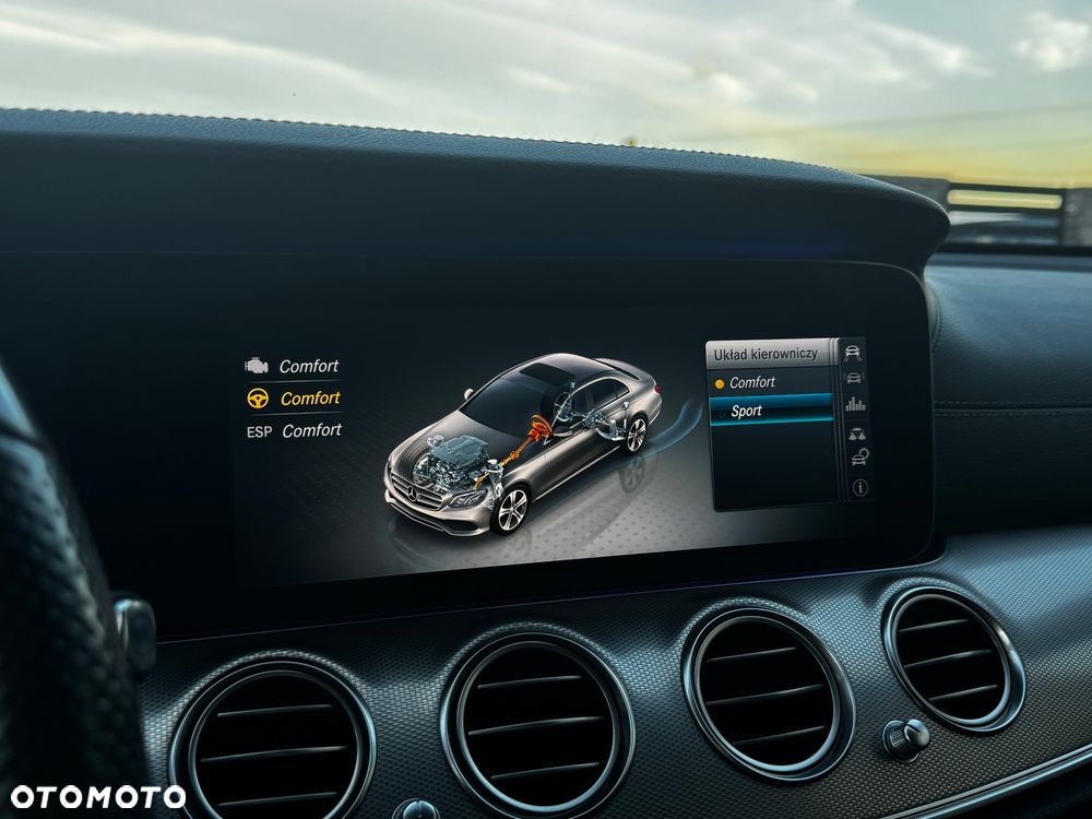 Mercedes-Benz Klasa E 220 d 4-Matic 9G-TRONIC - 31