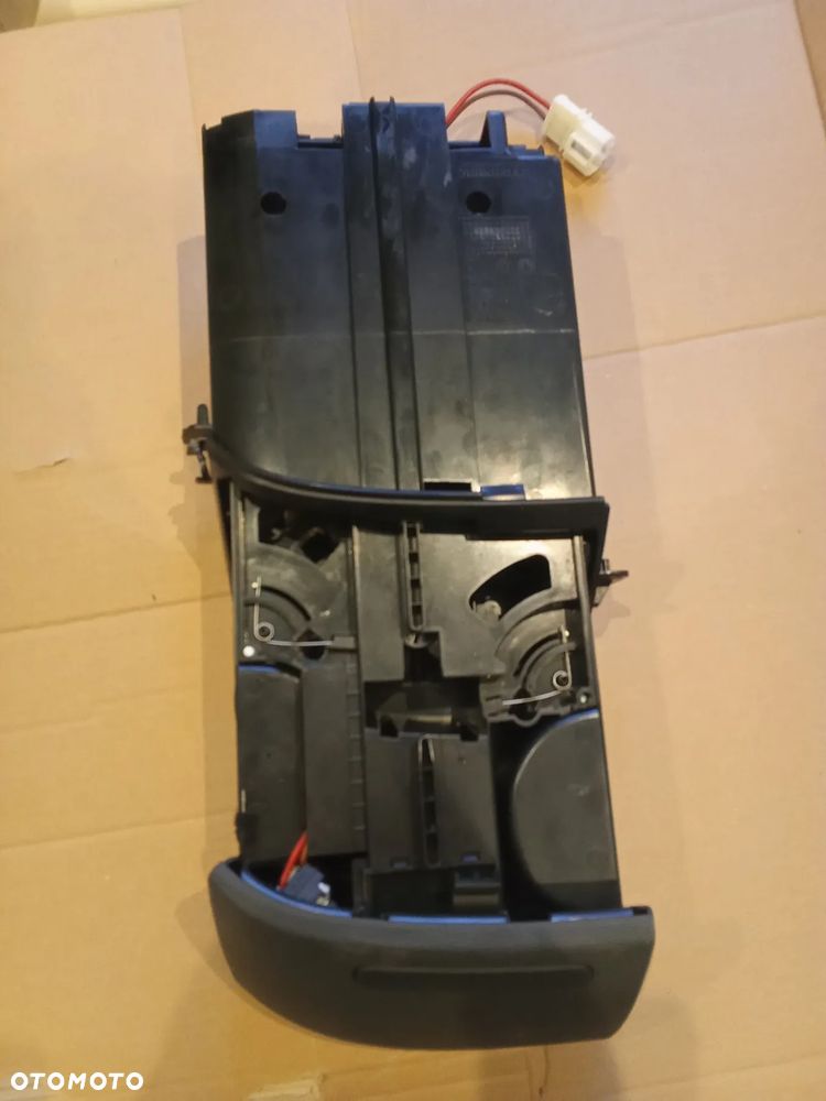 VW T6 uchwyt na kubki z gniazdem 7E5858601 A - 2