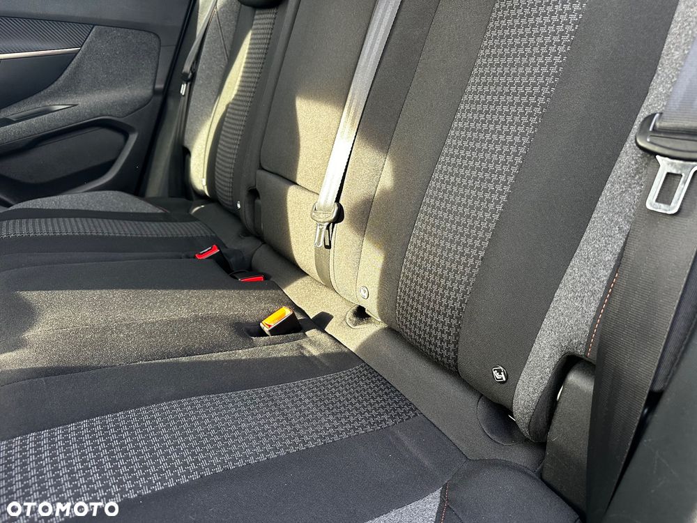Peugeot 3008 1.6 BlueHDi Active S&S - 23
