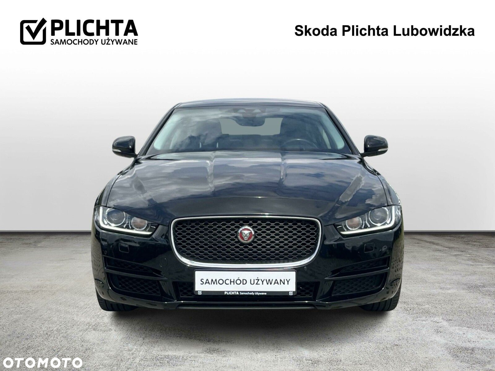 Jaguar XE 2.0 T Portfolio - 8