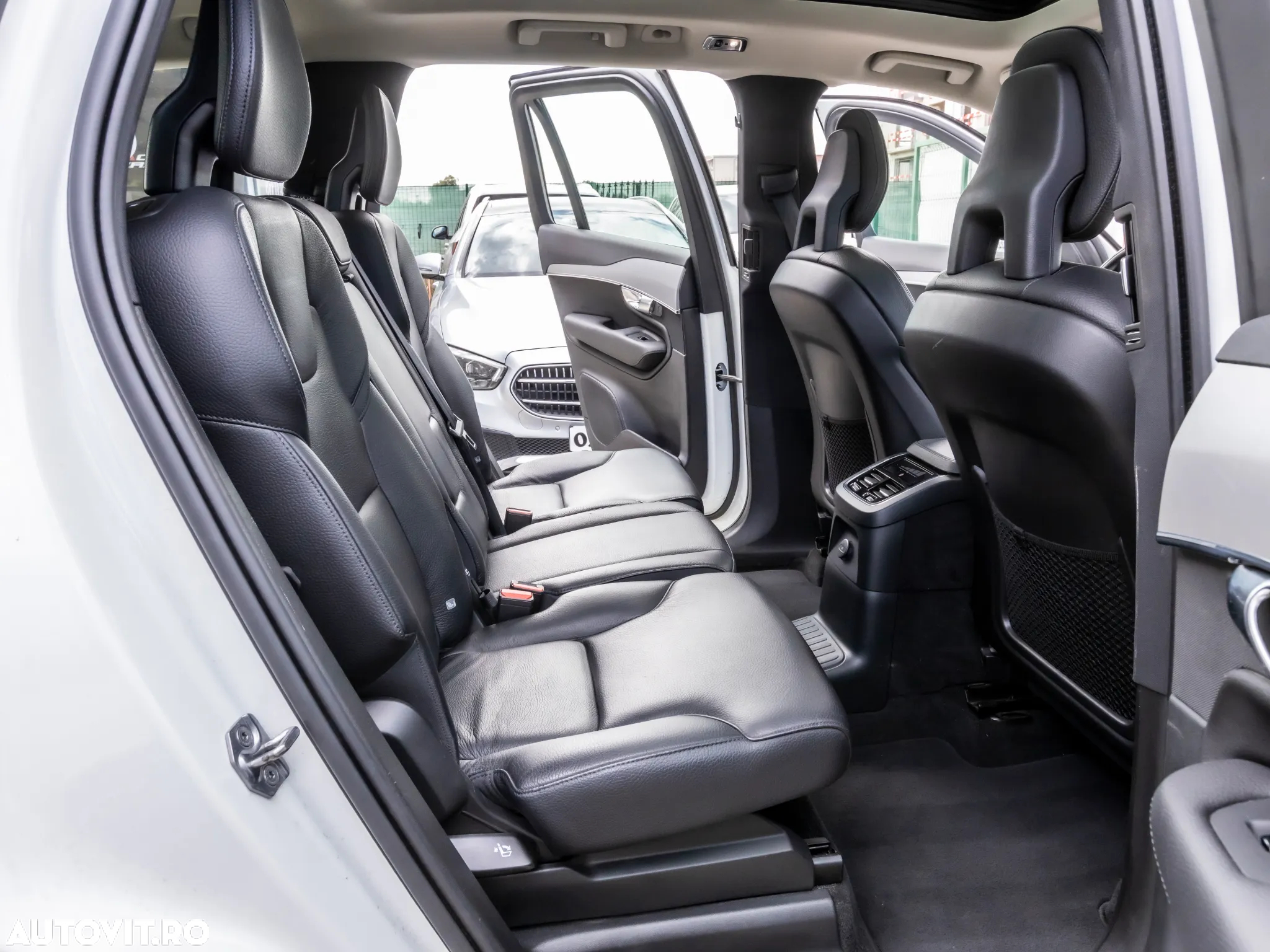Volvo XC 90 T8 AWD Twin Engine Geartronic Momentum - 6