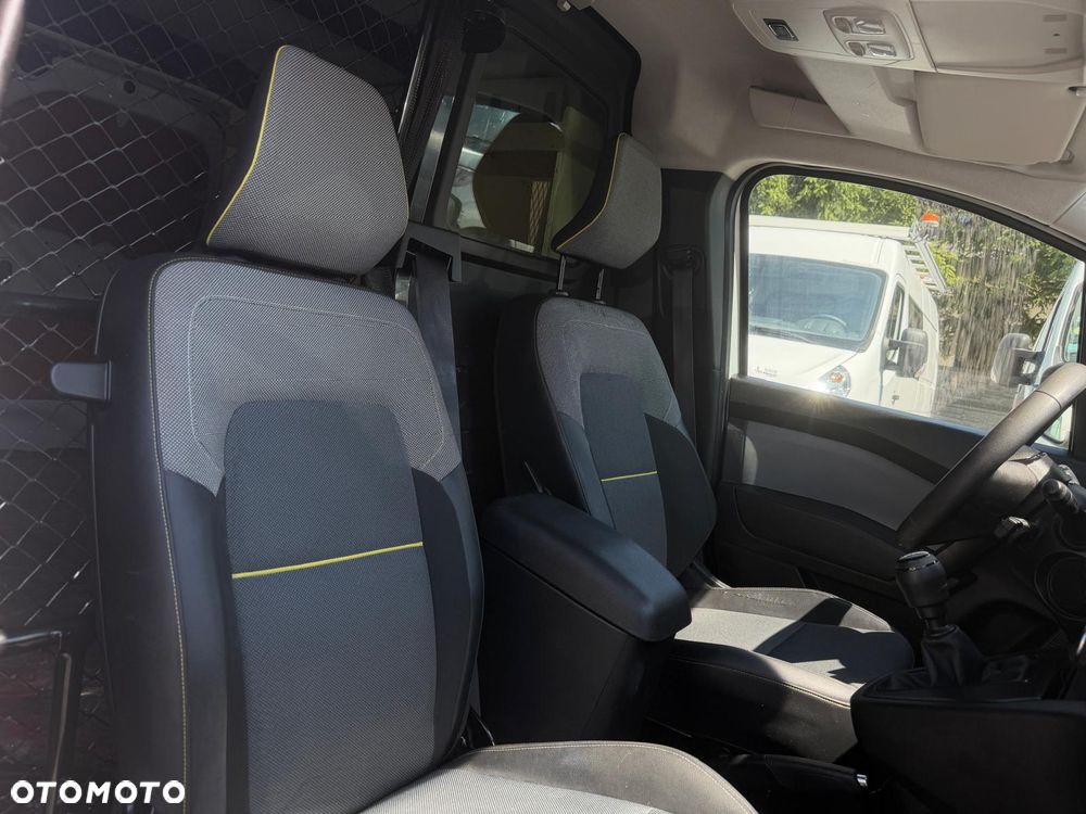 Renault Kangoo /NAJBOGATSZA WERSJA / LED/ NAVI / TABLET / KAMERA / KEY LESS / FV23% - 18