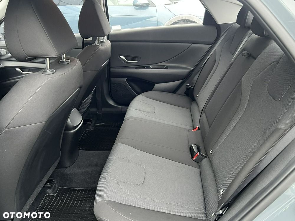 Hyundai Elantra - 18