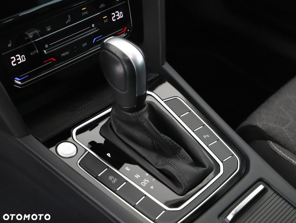 Volkswagen Passat Variant 2.0 TDI EVO Business DSG - 15