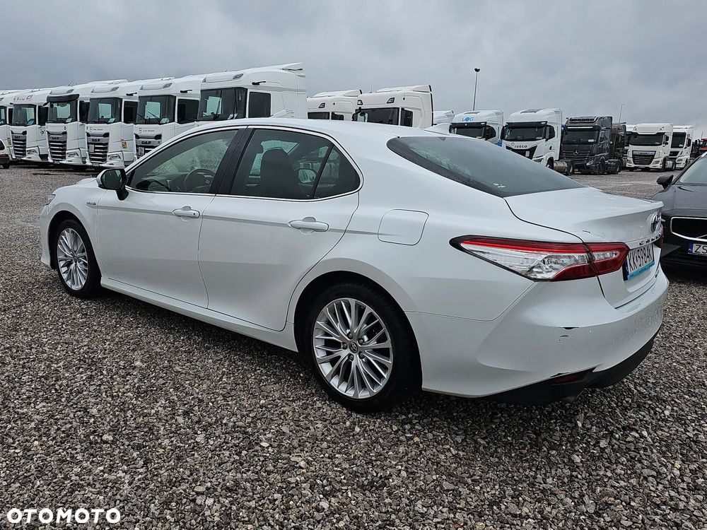 Toyota Camry 2.5 Hybrid Executive CVT - 8