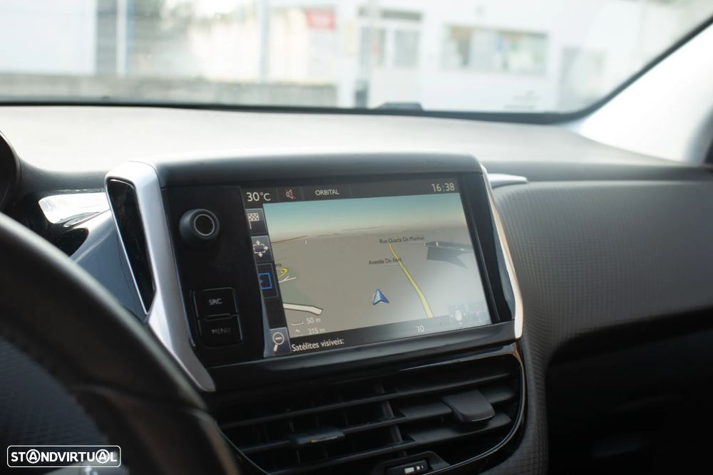 Peugeot 2008 1.2 PureTech Style - 12