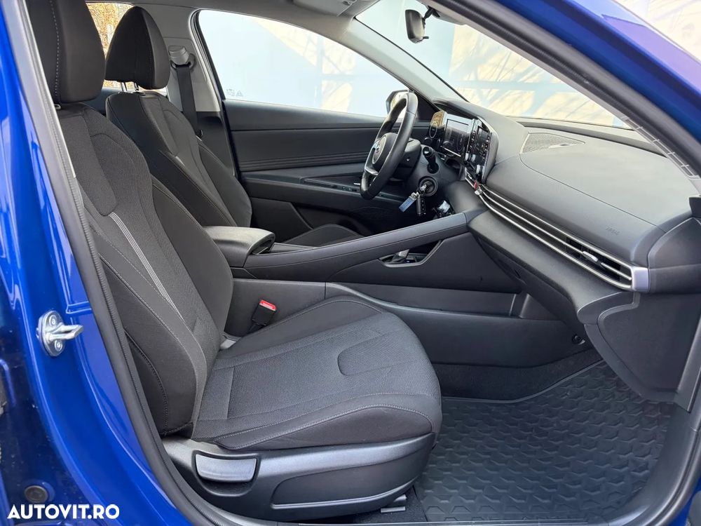 Hyundai Elantra 1.6 l 123 CP CVT Exclusive - 10