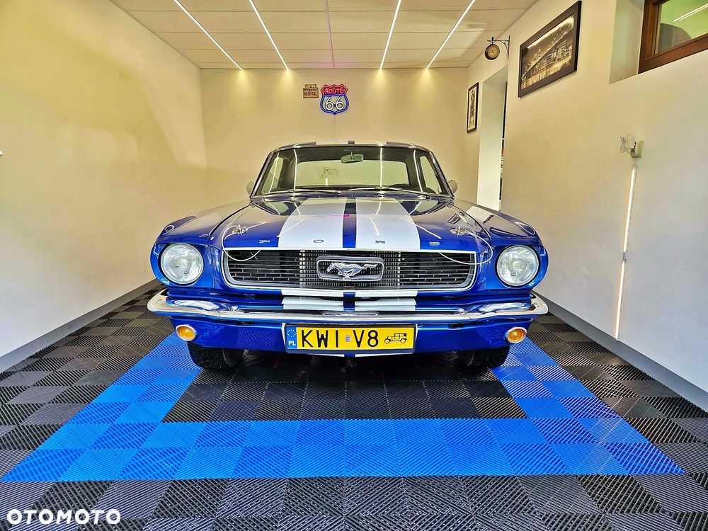 Ford Mustang - 37
